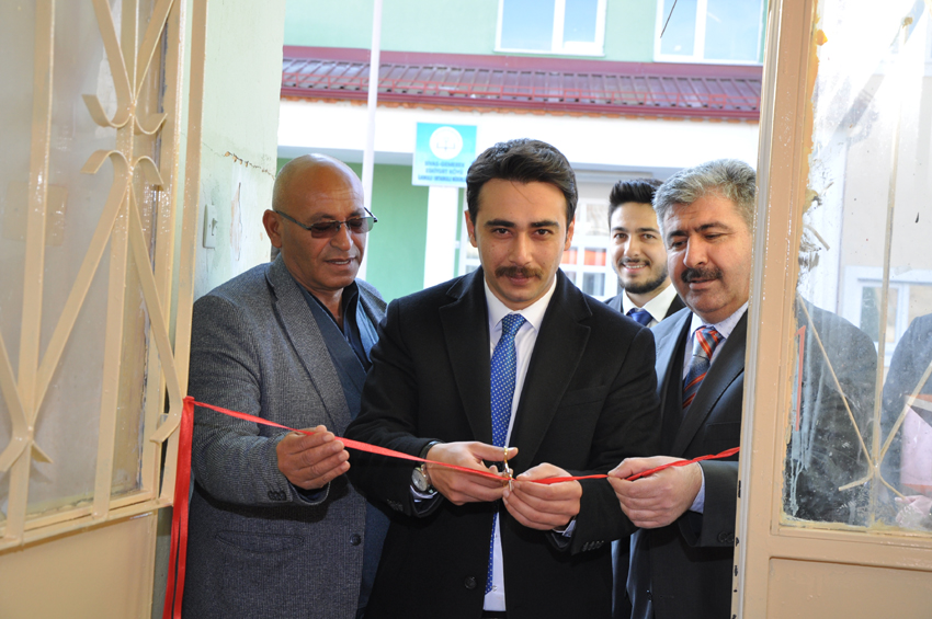 Öğretmenler Okullarını Kendi Elleriyle Tadilat Yaptı