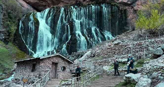 Öğretmenler, kadın kooperatifleri için şarkı besteledi