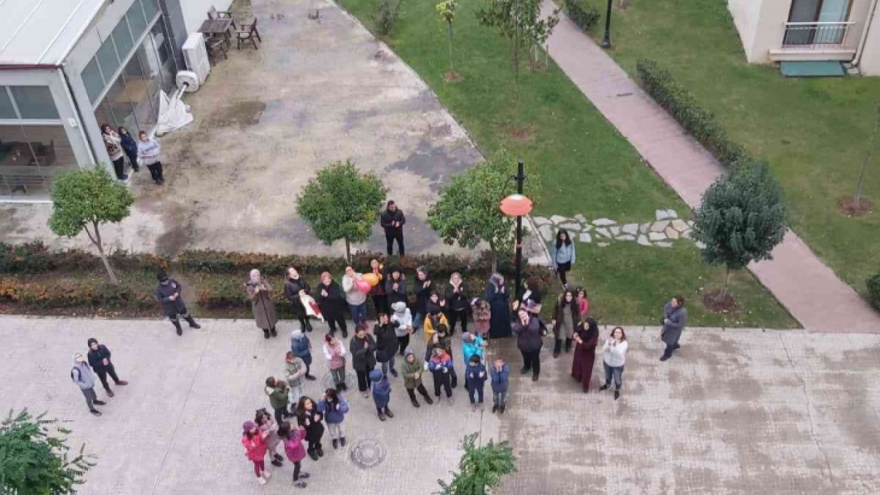 Yoğun bakımdan çıkan öğretmene öğrencilerinden balonlu sürpriz