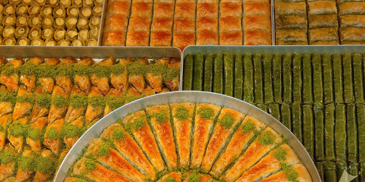Baklava fiyatlarına yine zam geldi .Baklava fiyatları altın ile yarışıyor.