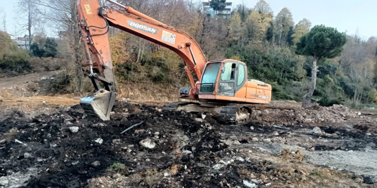 Okulun yıkım işini alan firma, okul alanındaki kömürü çaldı!