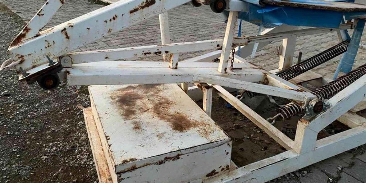 Ortaokulun Bahçesindeki Basketbol Potasının Arasına Sıkışarak Hayatını Kaybetti.