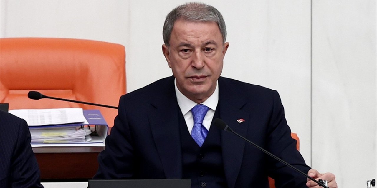 Bakan Akar'dan mühimmata 'cemaate selam' yazıldığı iddialarına yalanlama