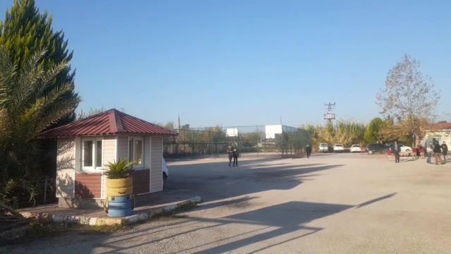 Kadirlili Öğretmen Şehirden 10 Kilometre Uzaklıktaki Köy Okuluna Bisikletle Gidip Geliyor