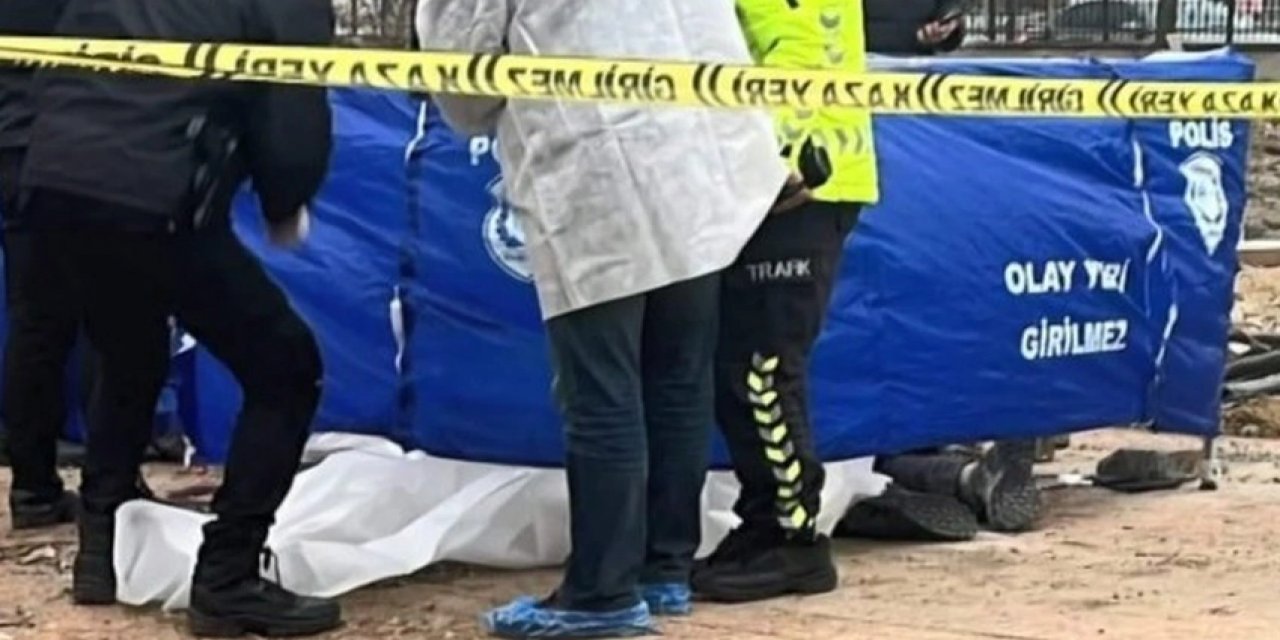 Genç Öğretmene kamyon çarptı Öğretmen olay yerinde hayatını kaybetti.