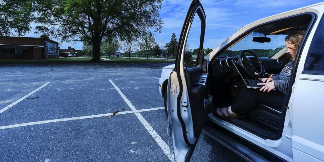 Öğrencisiyle arabada yakalandı! Öğretmen değil suç makinesi...