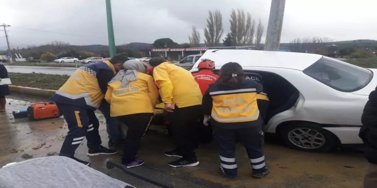 Feci kaza! Öğretmenleri taşıyan araç kaza yaptı.