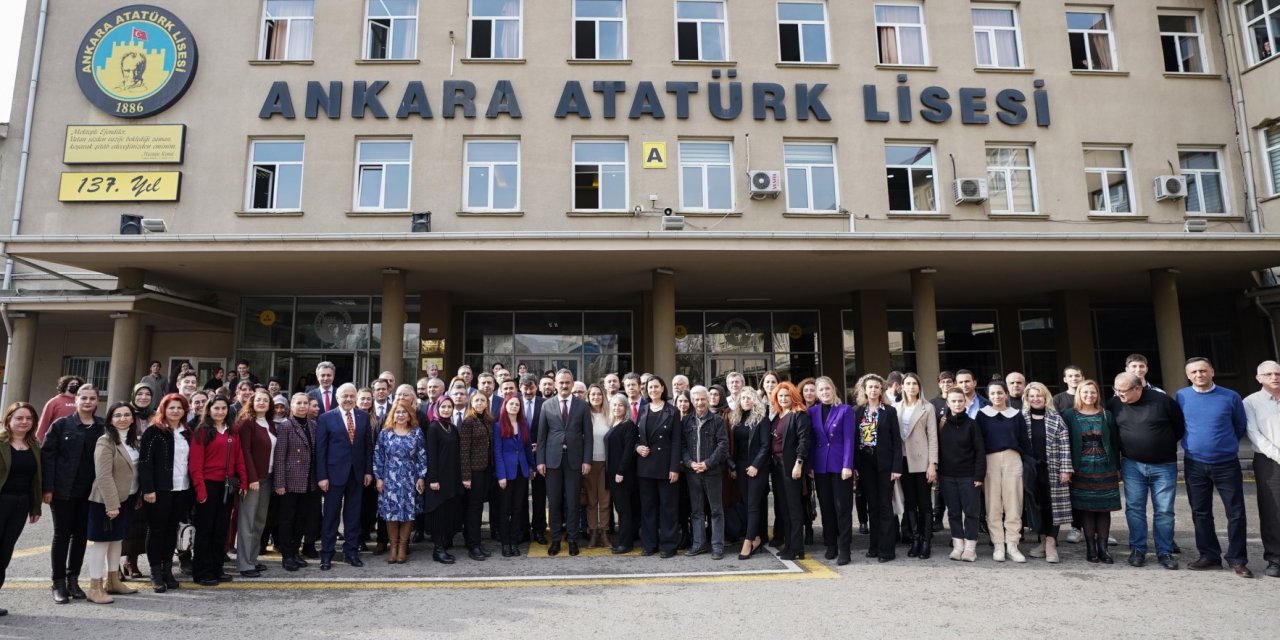 Bakan Mahmut Özer: Öğretmenlerimizi kimseye muhtaç etmeyiz