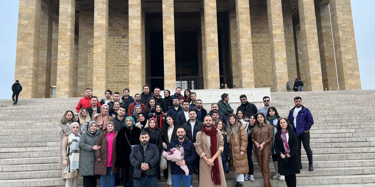 Atama bekleyen öğretmenlerimiz seslerini duyurmak için Ankara Ulus Meydanında