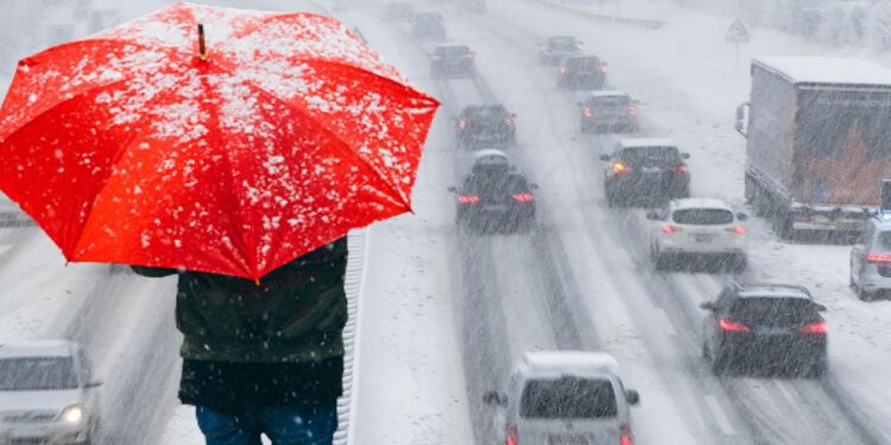 İstanbul’da mevsimin ilk karı yağmaya başladı.