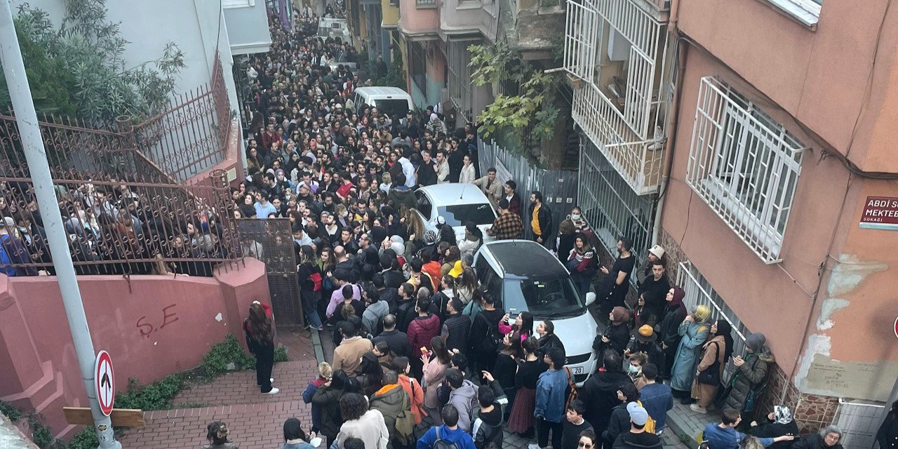 Türkiye’nin en zor girilen okulu: Kuyrukta öne geçmek için 500 TL’yi göze aldılar