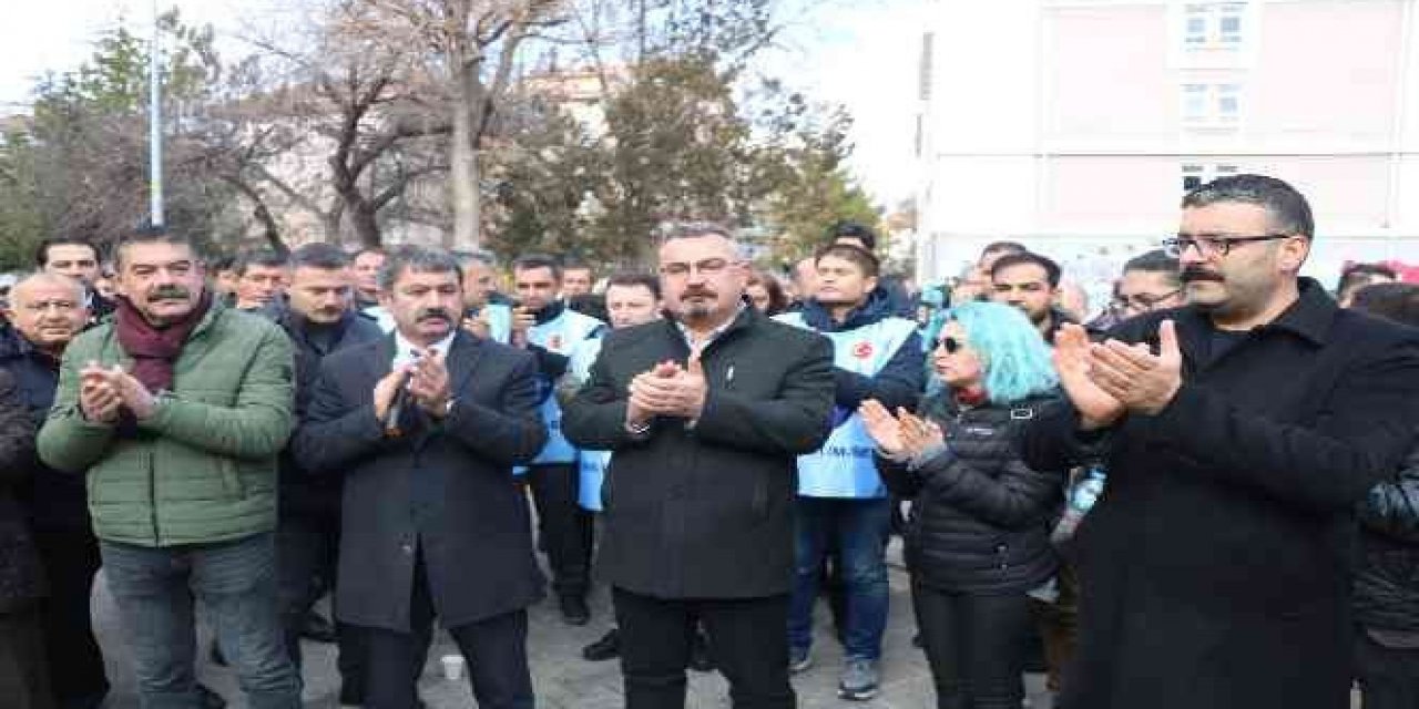 Eğitim sendikalarından alkışlı protesto!