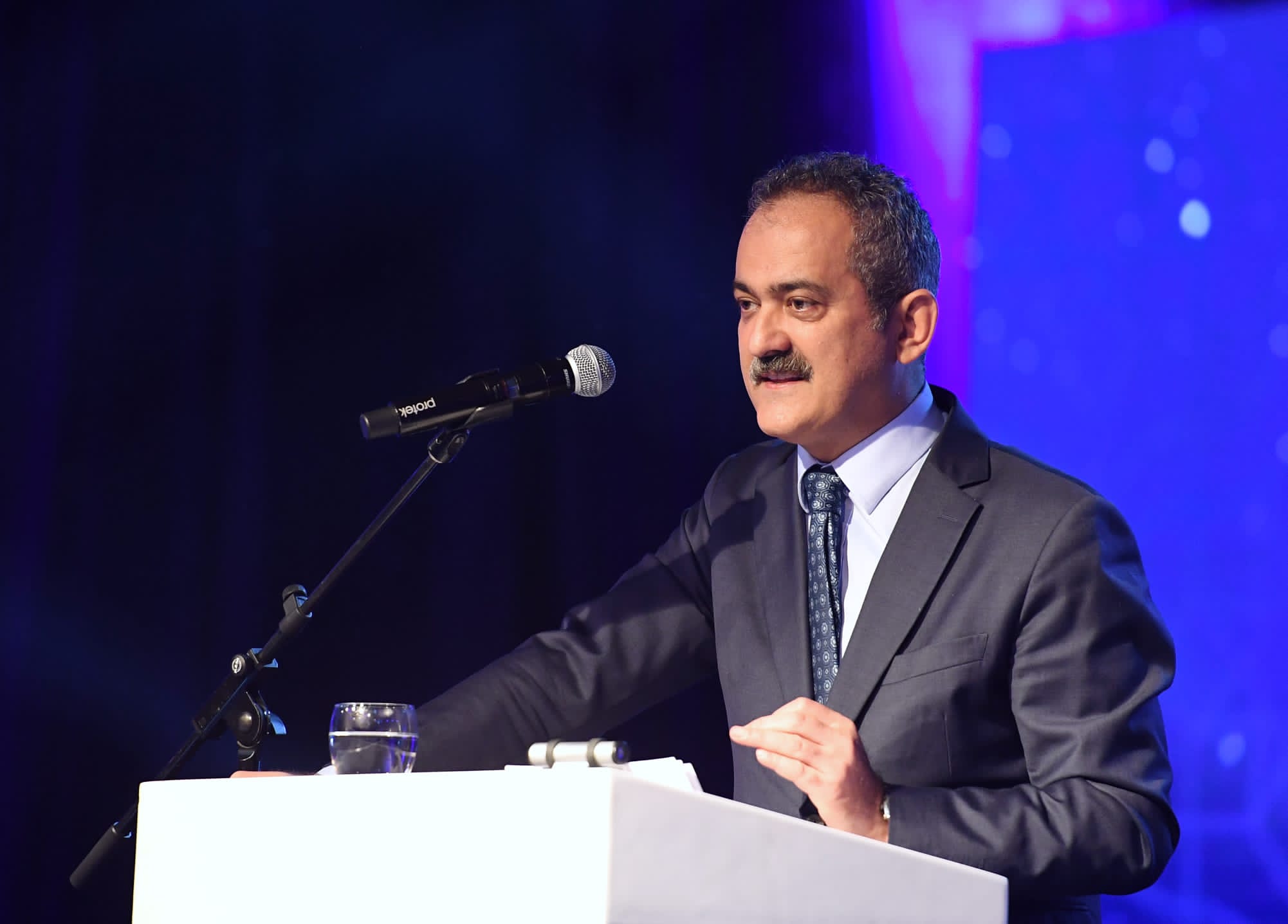 Mahmut Özer'den velilerden para alan okullara soruşturma açıklaması