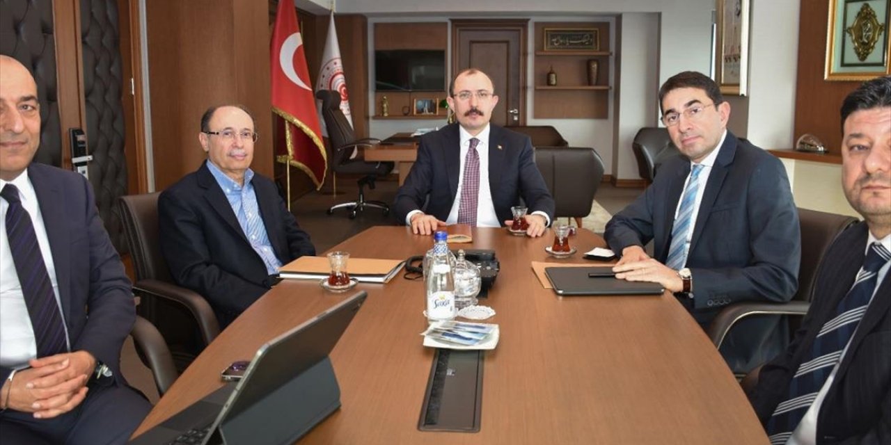 4 zincir marketin yöneticileriyle görüşüldü. Asgari ücret zammı sonrası etiket fiyatlarıyla ilgili uyarılarda bulunuldu.