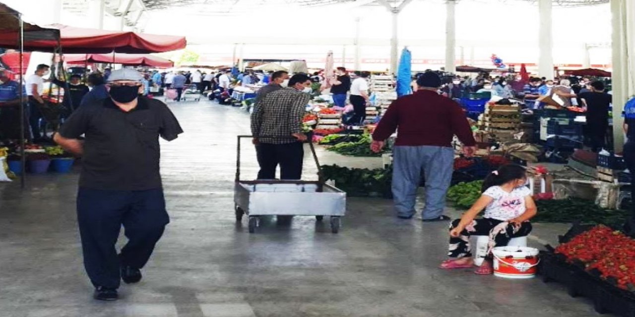 Pazarda hamallık yapan öğretmen adayı...