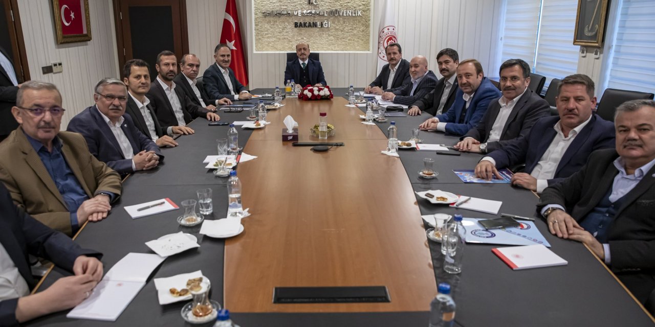 Ali Yalçın'dan önemli görüşme! Ek zam için Çalışma Bakanı ile görüştü.