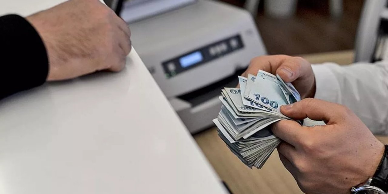 Bu yıl işler yolunda gidince çalışanlarına 25 maaş ikramiye verdi.