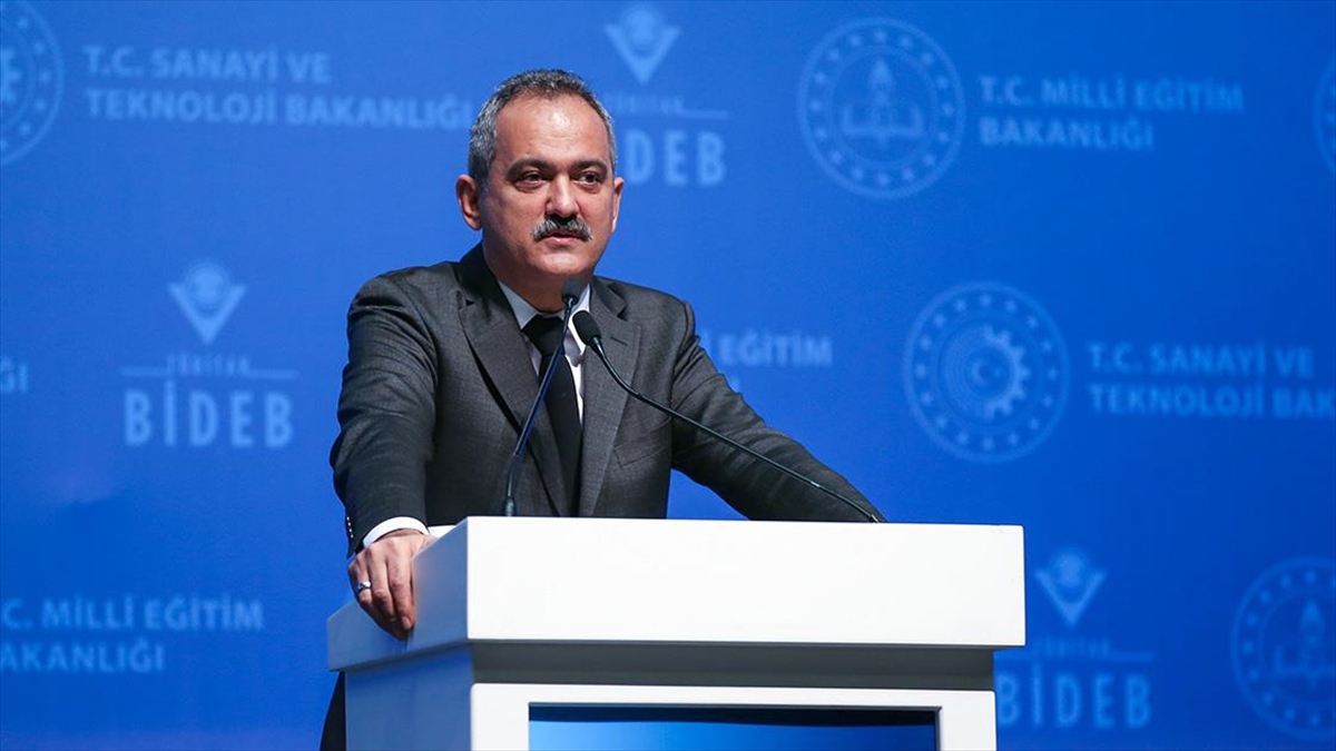 Bakan Özer: 2023'te tüm okullarda yapılacak olan değişikliği açıkladı.