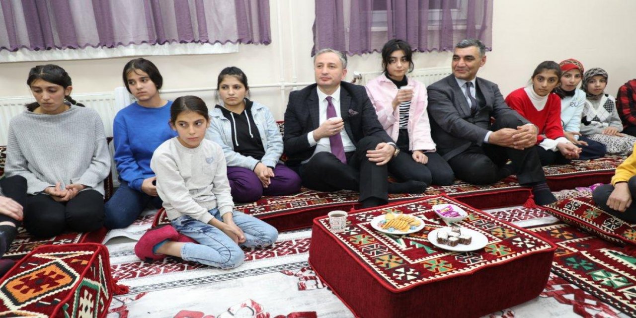 Milli Eğitim Müdürlüğü tarafından otel konforunda yapılan pansiyonlarda öğrenciler stres atıyor.