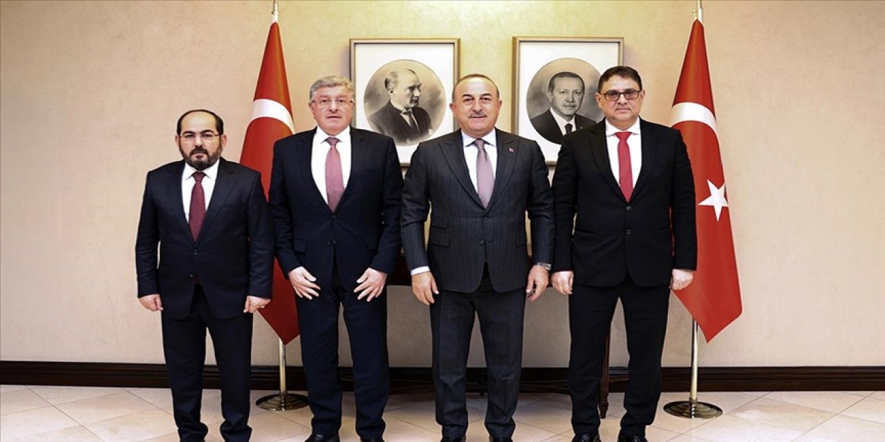 Dış İşleri Bakanı Suriyeli Muhaliflerle Görüştü