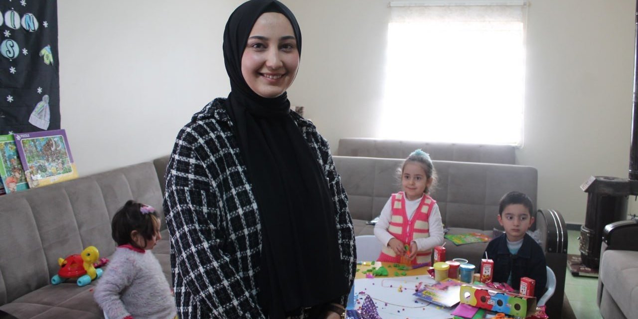 Fedakar öğretmenler köy köy gezerek minik öğrencilere umut oluyor