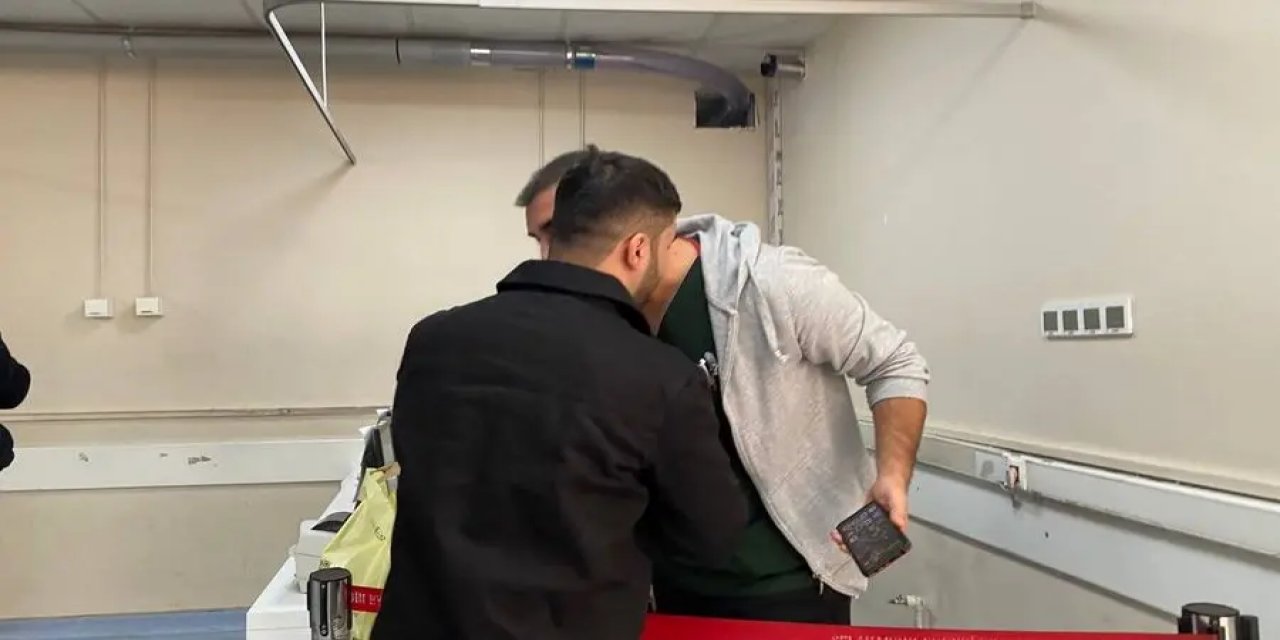 Diyarbakır'da yumruk attıkları doktordan tatlı alıp özür dilediler