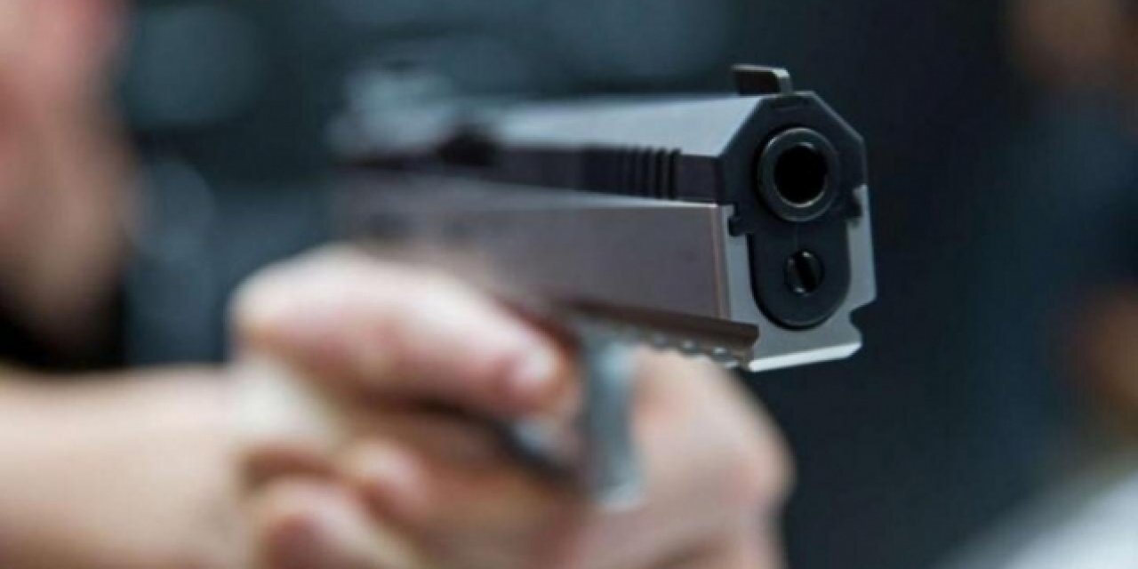 6 yaşındaki çocuk silahla öğretmenini vurdu.İlk açıklama ateş açmanın tesadüfi olmadığı yönünde oldu.