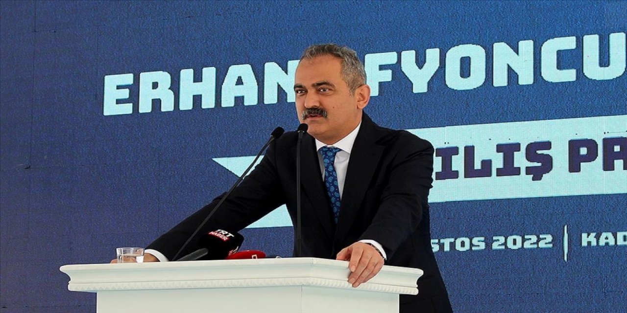 Mili Eğitim Bakanı Özer Köy okullarına ilişkin beklenen müjdeyi verdi.