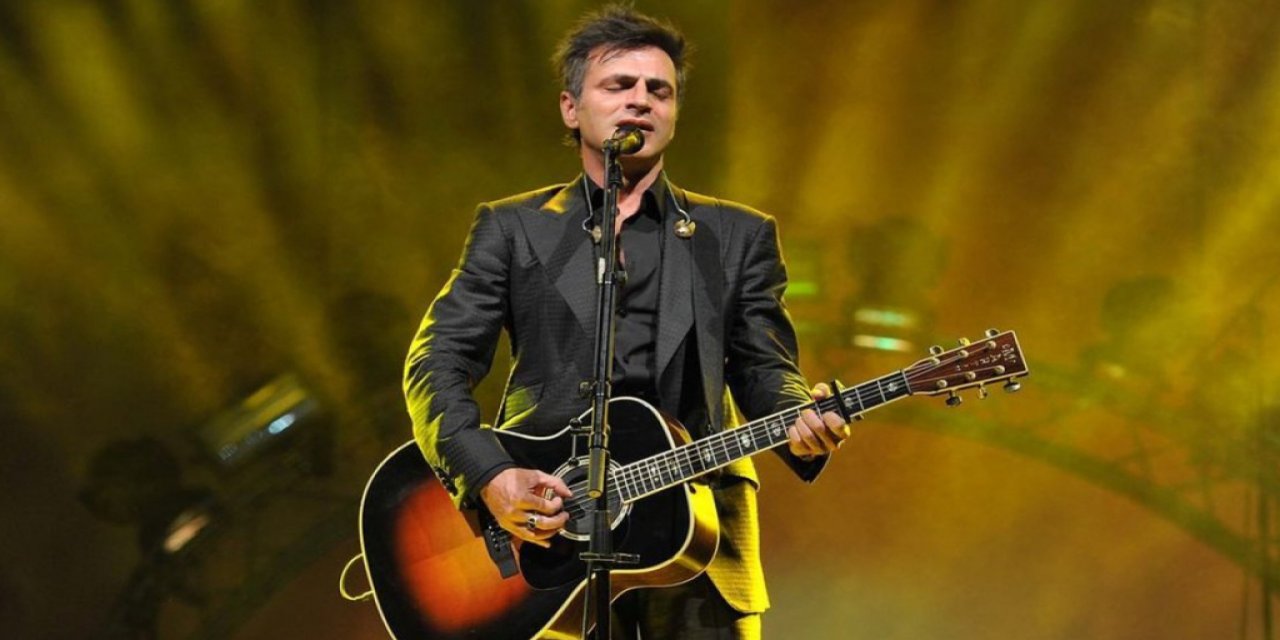 Ünlü Sanatçı EYT’nin kendisine de vurduğunu söyleyerek kahkaha attı.