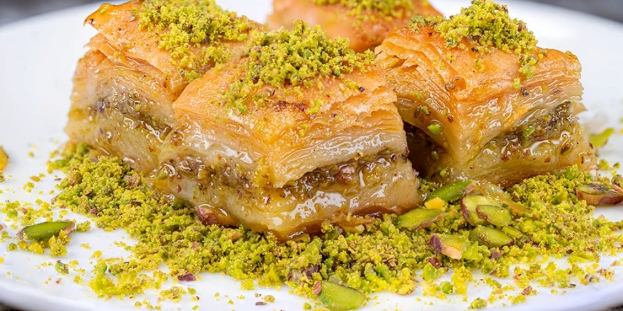 Gaziantep'te Kız Öğrenciler Okulda Baklava Açmayı Öğreniyor