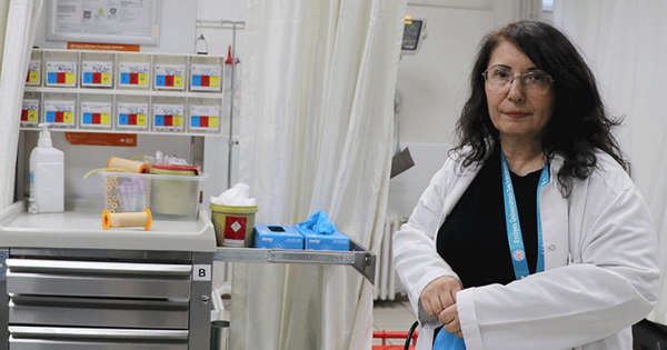 62 Yaşındaki Emekli Öğretmen Tıp Fakültesine Başladı