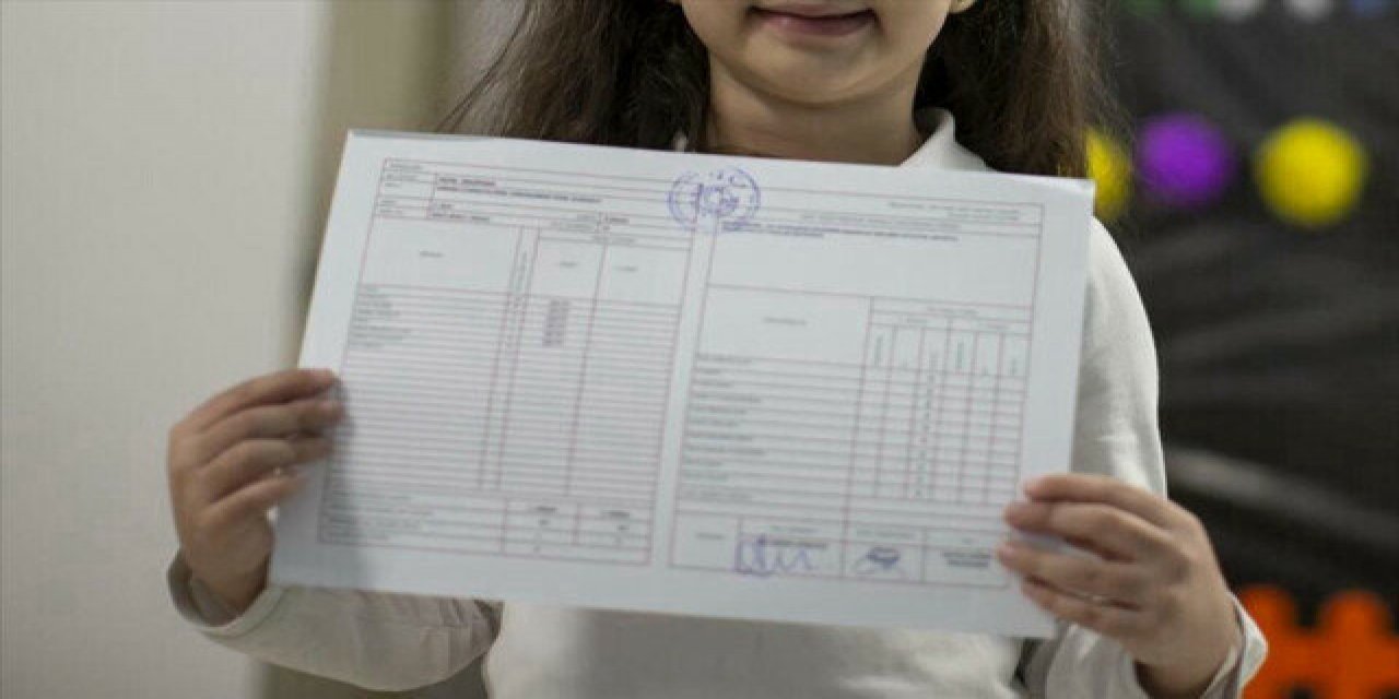 Öğretmenin yazdığı karne görüşü herkesi şaşırttı: kitap okumak önemli ama hayat kurtarmıyor