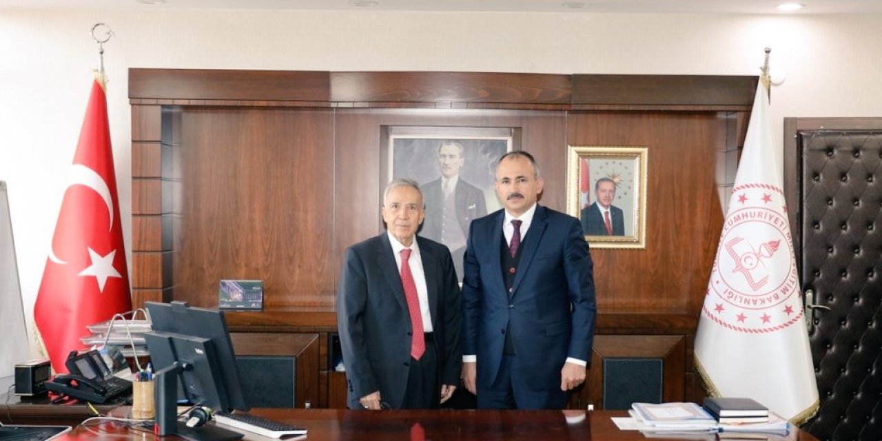 Yavuz Donat'ın Diyarbakır Gezisinden Notlar:Milli Eğitim Müdürü Murat Küçükali'yi tebrik etmek şart..