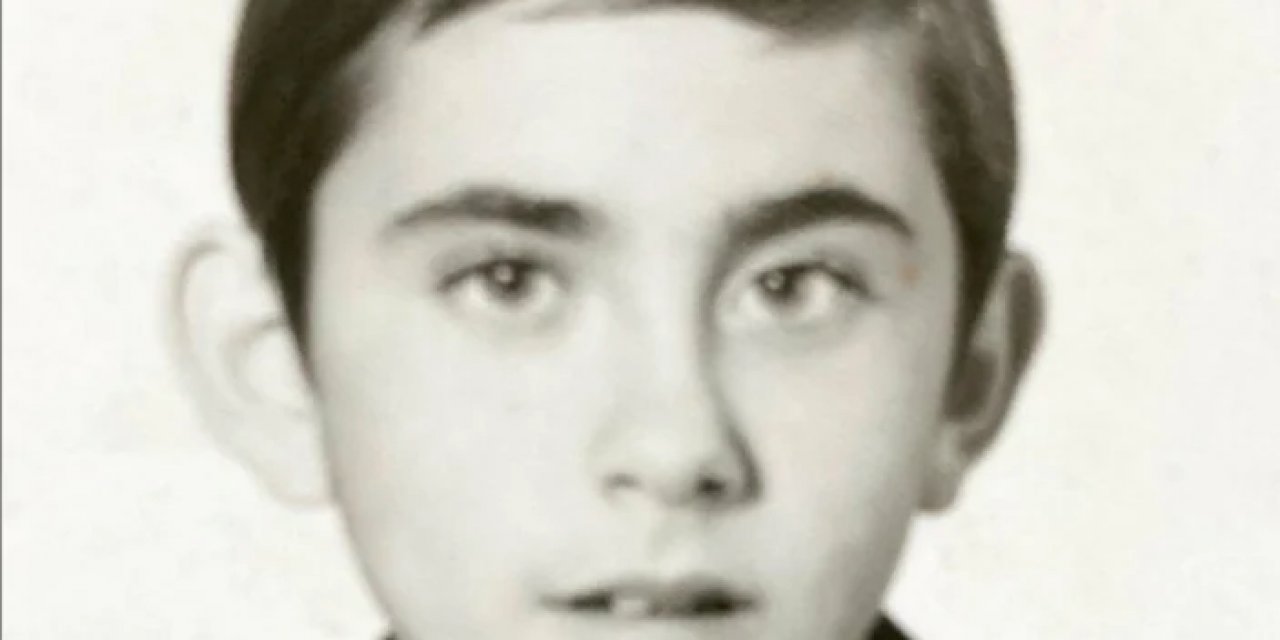 Sağ Kulağımın Büyük Olma Sebebi Tüm can öğretmenlerimin eseridir. Çok çektiler sağ kulağımı, çok.