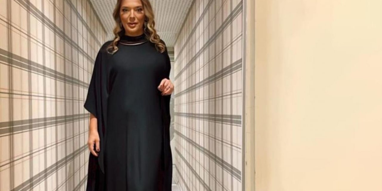 Demet Akalın Kıyafetine Ferace Diyen Takipçisine Cevap Verdi