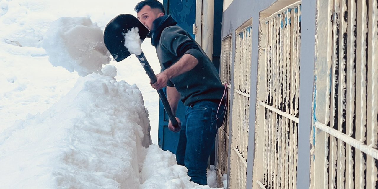 İşte öğretmenliğin adanmışlık olduğunu gösteren bir kare