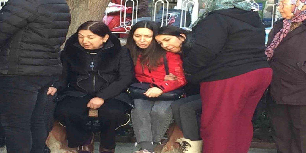 Depremde hayatını kaybeden genç öğretmene veda