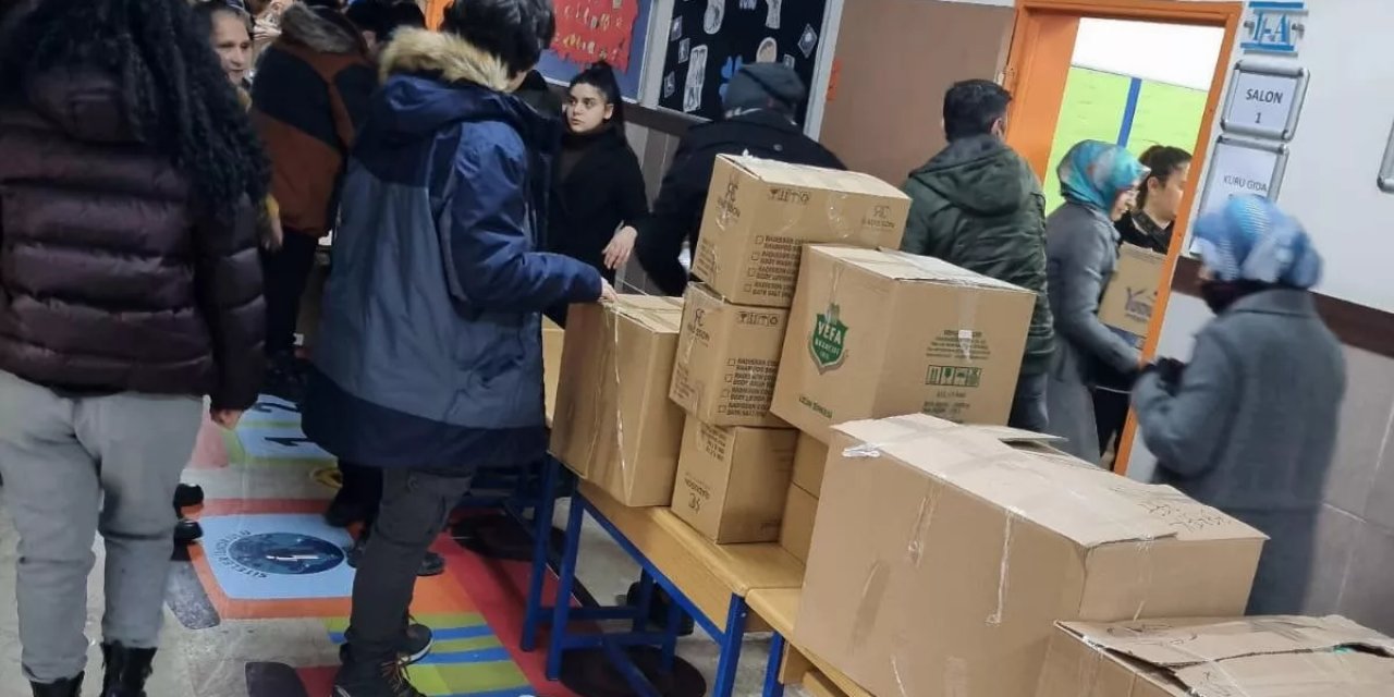 Tatile rağmen okulları terk etmeyen öğretmenlerden yardım seferberliği!