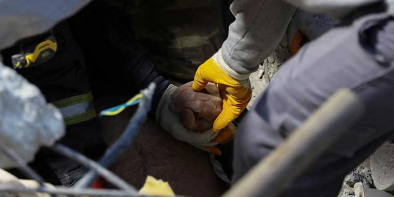 Dünyada enkaz altında en uzun kalan kişi kimdir? Enkaz altında en fazla kaç gün canlı kalınır?