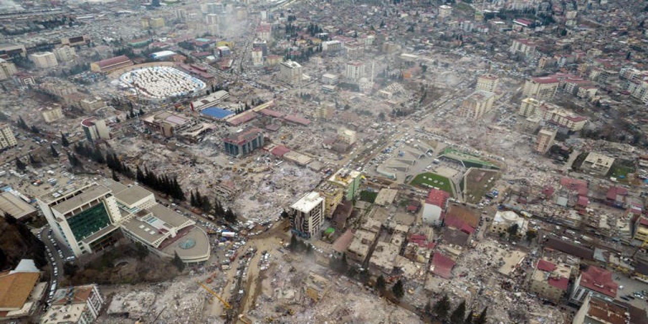 Deprem 2 bin binayı yıktı.. Elbistan faysız bir yere taşınacak