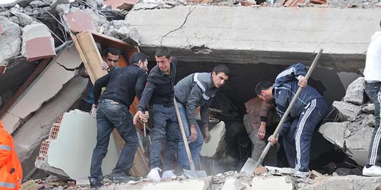 Öğretmenler 6 Şubat'tan beri yatıyor. Maaşları verilmesin!