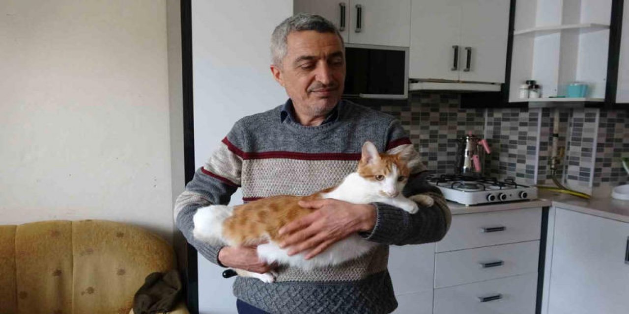 Rüyasına giren kediyi ağır hasarlı evden canı pahasına kurtardı