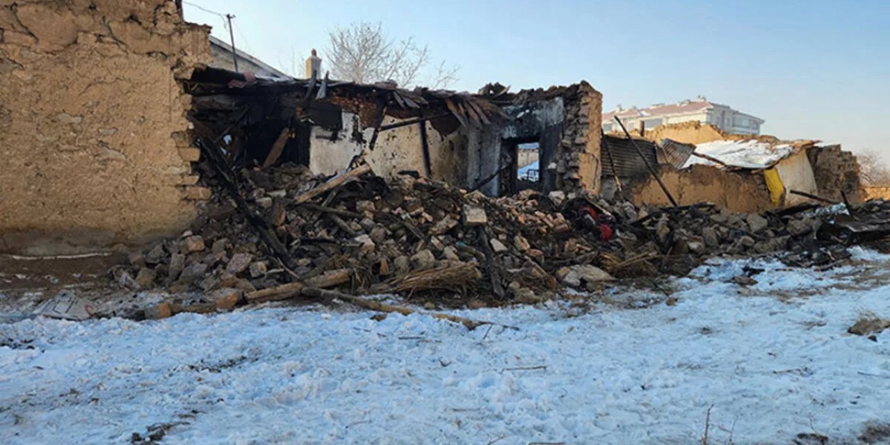 Deprem nedeniyle Konya'ya gelen 7 kişilik aile, yangında yaşamını yitirdi