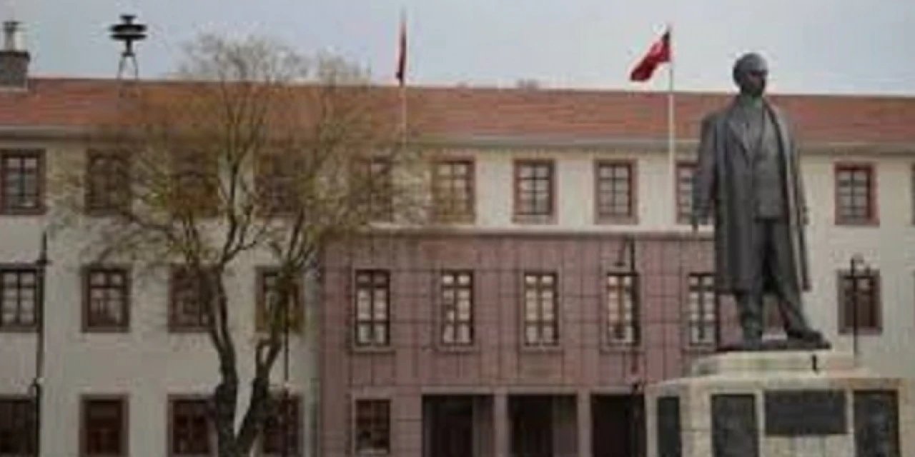 Deprem bölgesindeki Valilik İl Milli Eğitim Müdürlüğüne taşınıyor.