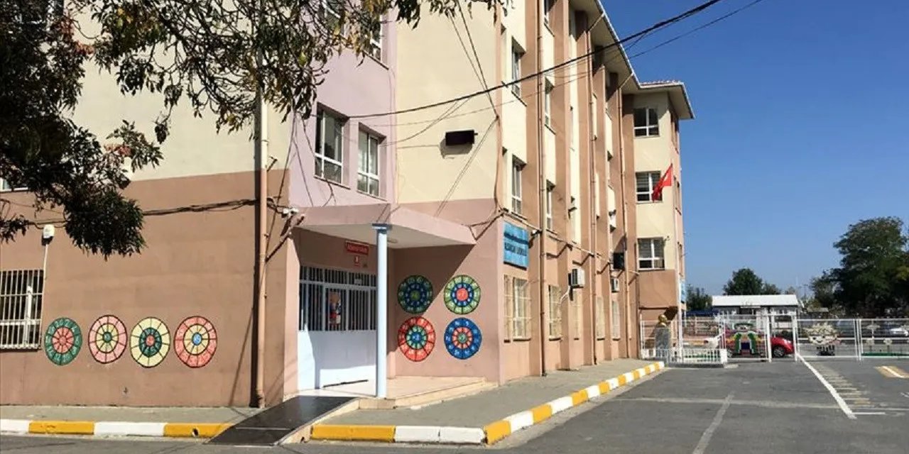 İstanbul Valiliği 93 okul için tahliye kararı verdi: 20 Şubat tarihinde eğitime ara