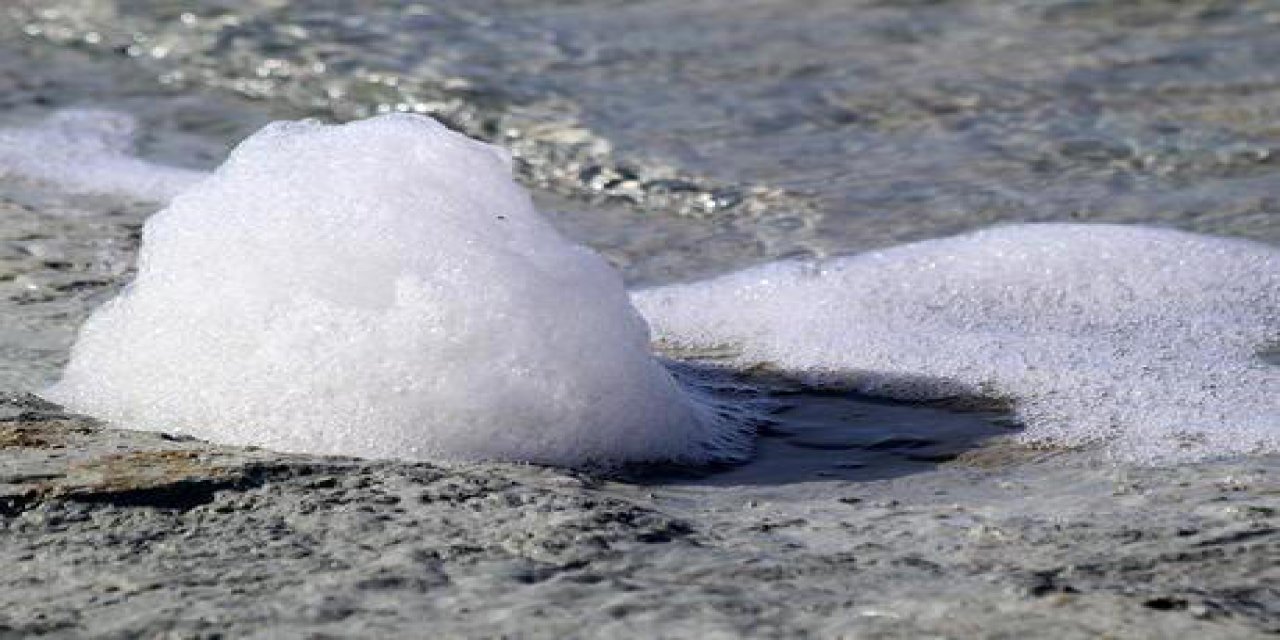Burdur Gölü yine köpüklendi! Uzmanlar açıkladı: Sebebi ne?