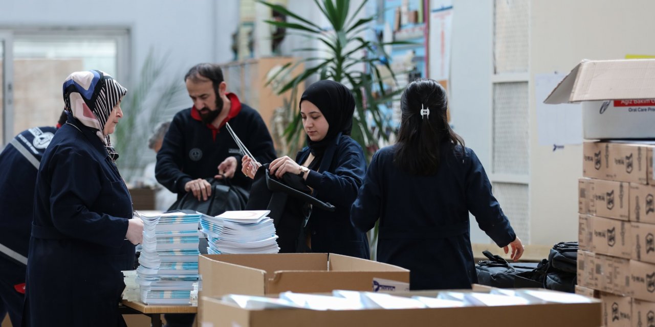 Milli Eğitim Bakanlığı depremzede öğrencilere eğitim seti göndermeye başladı