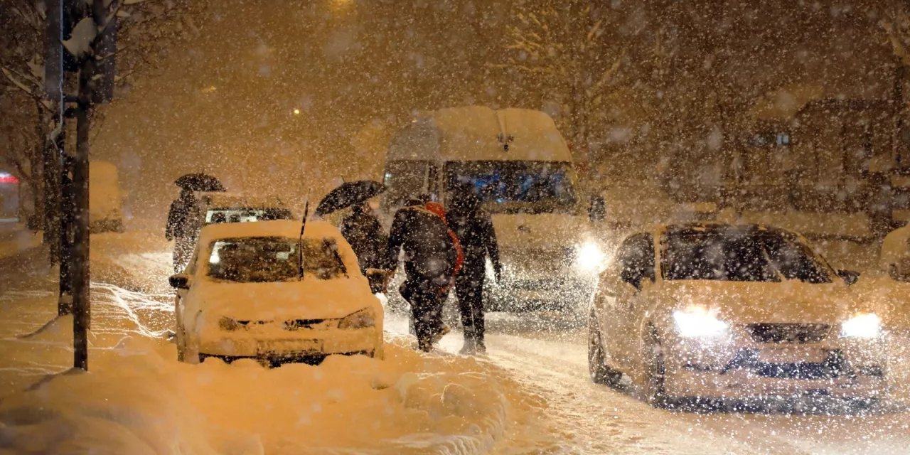 Uzman isim kar yağışı için tarih verdi! Lapa lapa yağacak..
