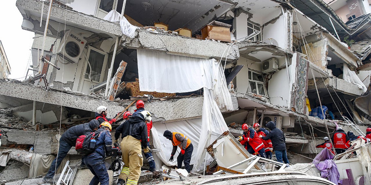 Enkaz altında aç ve susuzluğa nasıl dayandılar? Bir insan kaç gün susuz ve aç yaşayabilir?