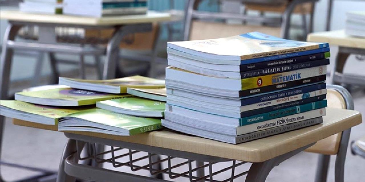 Depremzede öğrencilerin ders kitapları sıralarında hazır olacak